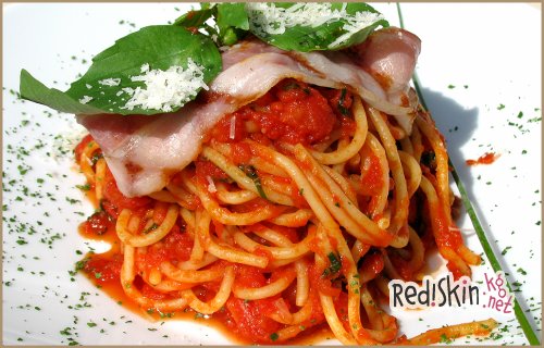 Спагетти с соусом