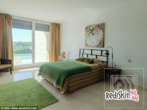 Дома знаменитостей: Криштиану Роналду провел экскурсию по своему дому