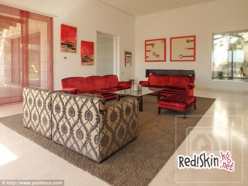 Дома знаменитостей: Криштиану Роналду провел экскурсию по своему дому