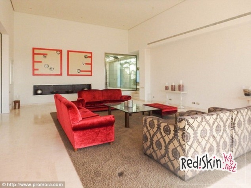 Дома знаменитостей: Криштиану Роналду провел экскурсию по своему дому