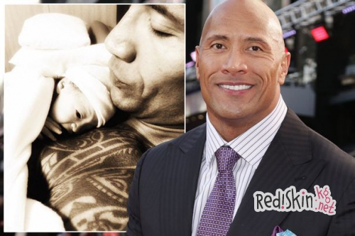 Дуэйн "Скала" Джонсон поделился первой фотографией с новорожденной дочерью Жасмин