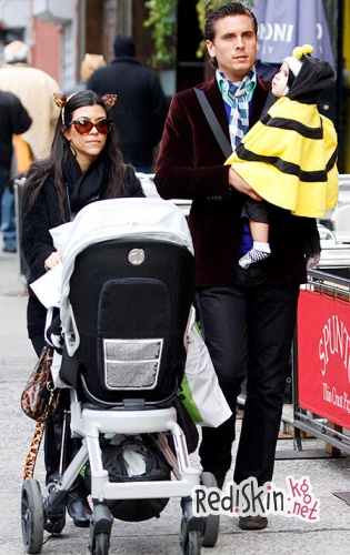 Муж Кортни Кардашян отправился на рождественский шоппинг со своим травести-тестем Кейтлин Дженнер