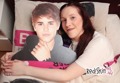 Одержимая фанатка Джастина Бибера присвоила его фамилию