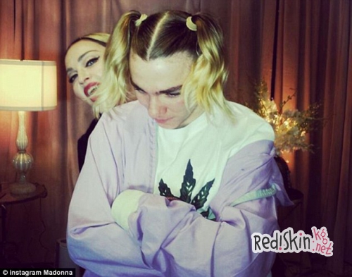 Открываются новые подробности судебного разбирательства Мадонны и Гая Ричи за их сына Рокко. Подросток не хочет возвращаться к матери