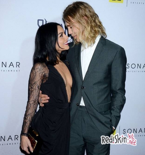 Ванесса Хадженс и Остин Батлер на презентации сериала "Хроники Шаннары"