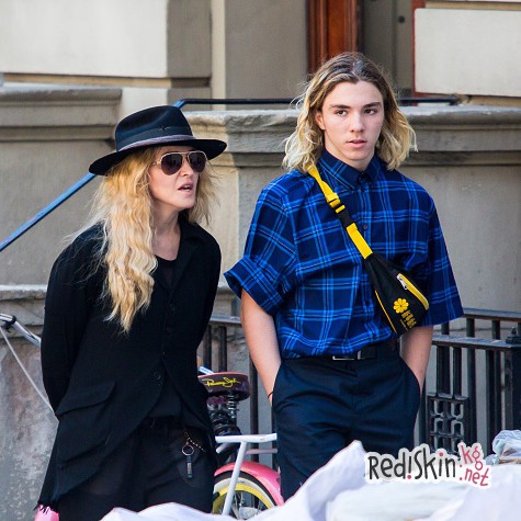 "Любовь побеждает все": Мадонна надеется наладить отношения с сыном