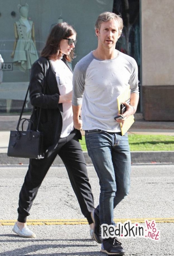 Беременные звезды: Энн Хэтэуэй и Роуз Бирн