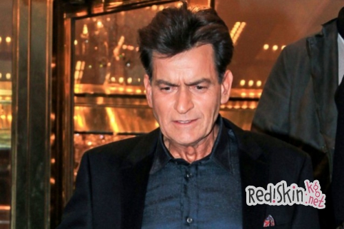 Чтобы вылечить Чарли Шина от СПИДа, мексиканский доктор ввел себе в организм зараженную кровь актера