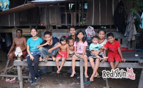 Дети знаменитостей: Шайло и Захара Джоли-Питт занялись благотворительностью, как их звездные родители. Они взяли под опеку одну из бедных семей Камбоджи