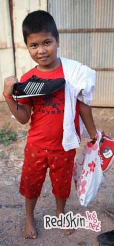 Дети знаменитостей: Шайло и Захара Джоли-Питт занялись благотворительностью, как их звездные родители. Они взяли под опеку одну из бедных семей Камбоджи