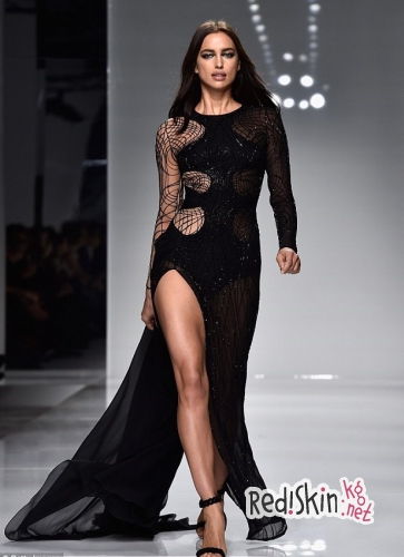 Донателла Версаче собрала всех супермоделей на шоу Atelier Versace (фоторепортаж)