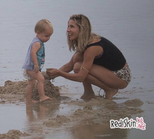 Крис Хемсворт с семьей и друзьями отдыхает на побережье Мельбурна