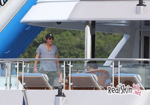 Леонардо Ди Каприо с друзьями отдыхает на яхте Романа Абрамовича