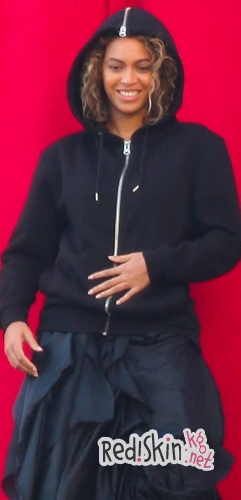 Слухи о беременности Бейонсе все же правда? Певица использует дублера на съемках нового видео