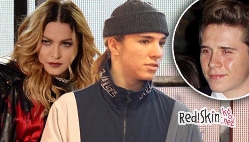 Сына Мадонны Рокко Ричи поддерживает Бруклин Бекхэм