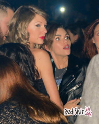 Тейлор Свифт и Руби Роуз посетили новогоднее шоу Кельвина Харриса в ночном клубе Лас-Вегаса (видео)