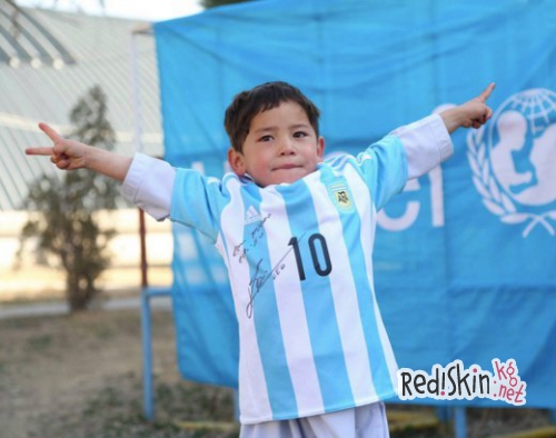 5-летний Муртаза: "Я люблю Месси. И моя футболка говорит о том, что Месси любит меня"