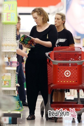 Адель не стремится делать покупки в элитных магазинах, довольствуясь распродажами