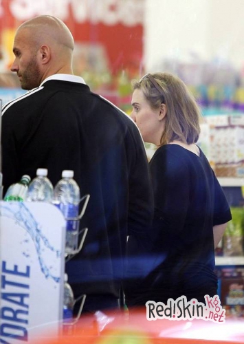 Адель не стремится делать покупки в элитных магазинах, довольствуясь распродажами