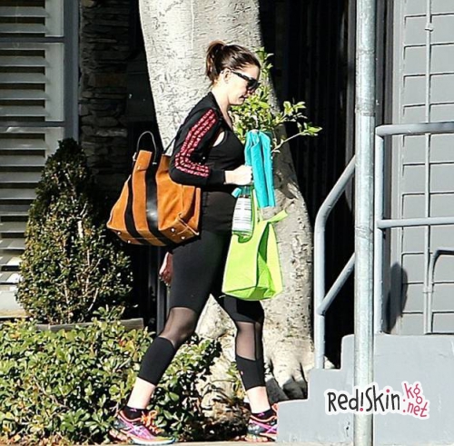 Беременные звезды: Эмили Блант, Джиннифер Гудвин и Энн Хэтэуэй