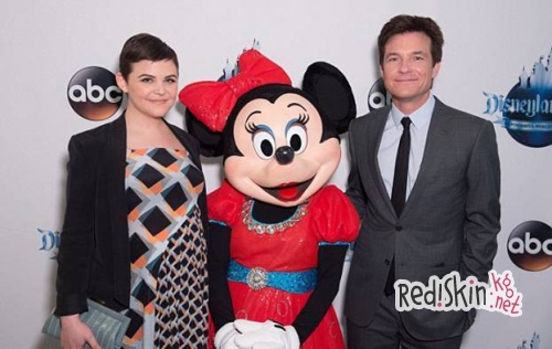 Беременные звезды: Эмили Блант, Джиннифер Гудвин и Энн Хэтэуэй