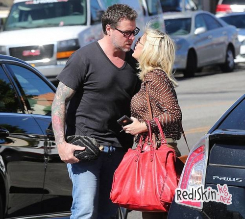 Брак Тори Спеллинг и Дина МакДермонтта крепок как никогда