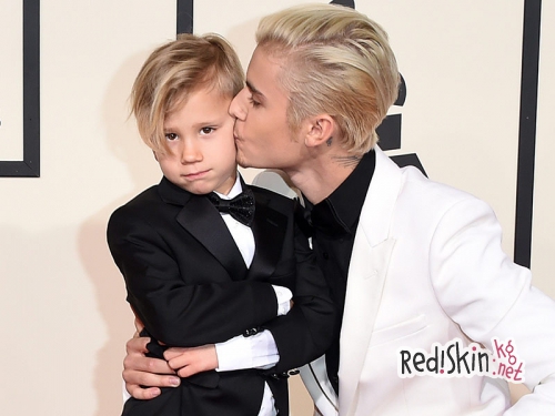 Джастин Бибер с младшим братом на «Grammy-2016»