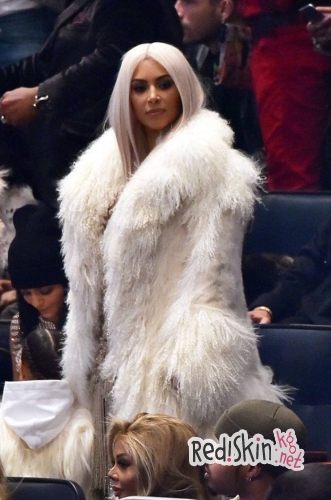 Канье Уэст оскорбил Тейлор Свифт, заявив, что собрался заняться с ней сексом. Брат певицы выступил в ее защиту