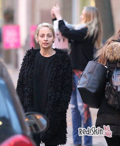 Кэмерон Диаз и Николь Ричи в Манчестере