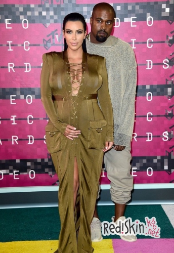 "Свингеры или чая кому-нибудь?": Ким Кардашьян и Эмбер Роуз поделились совместным снимком