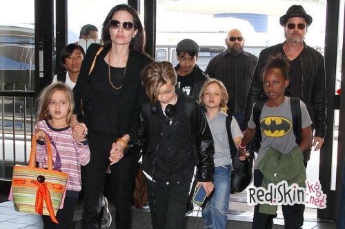 Анджелина Джоли уволила помощницу, которая флиртовала с Брэдом Питтом