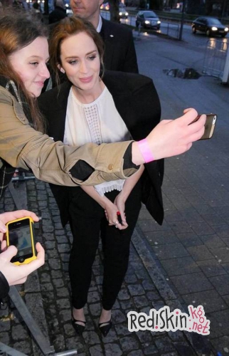 Беременные звезды: Эмили Блант и Бехати Принслу