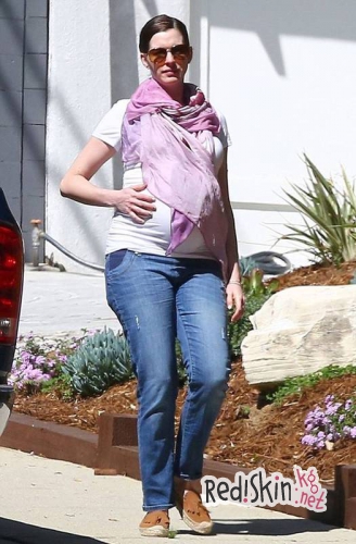 Беременные звезды: Эмили Блант и Энн Хэтэуэй