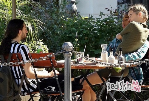 Джейден Смит на прогулке с возлюбленной Сарой Снайдер