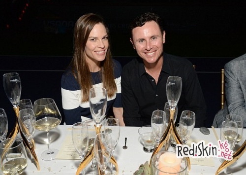 Хилари Суонк и Рубен Торрес на вечеринке в Калифорнии