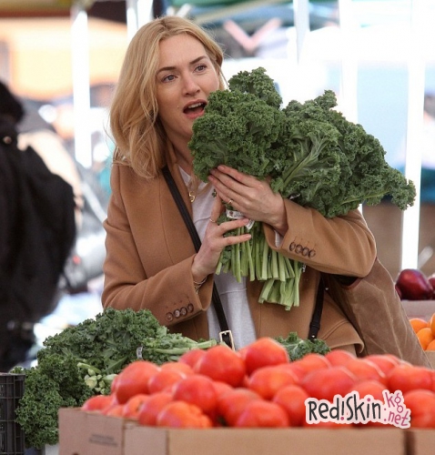 Кейт Уинслет в компании Энрике Мурсиано на фермерском рынке в Нью-Йорке