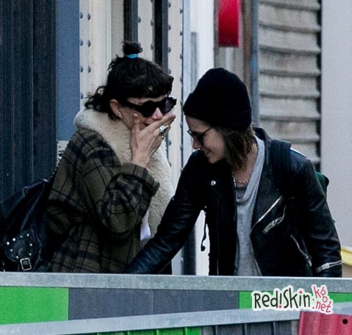 Поцелуи Кристен Стюарт с новой возлюбленной засняли папарацци