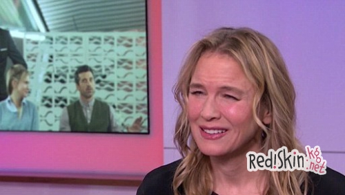 Рене Зеллвегер призналась, что не знает о том, что в сети критикуют ее изменения во внешности, добавив, что это ее не волнует