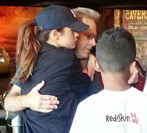 Селена Гомес со своими любимыми бабушкой и дедушкой