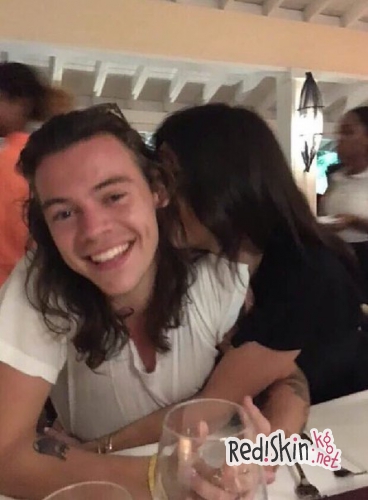 Совместные фотографии Кендалл Дженнер и Гарри Стайлса попали в сеть, после того как хакеры взломали iCloud мамы певца