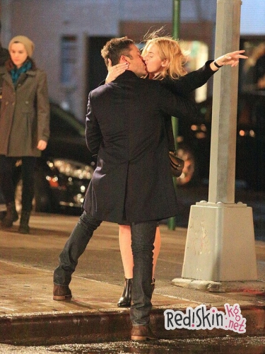 Страстные поцелуи Кейт Уинслет и Энрике Мурсиано