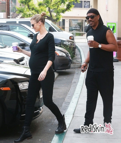 В ожидании 9 ребенка: счастливый Эдди Мерфи на прогулке с беременной подругой