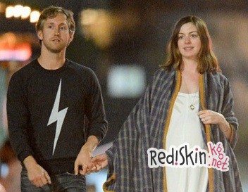 Энн Хэтэуэй родила сына