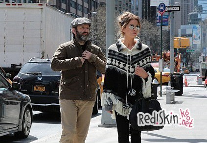 Кейт Бекинсейл и Майкл Шин на прогулке с дочерью