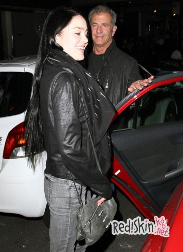 60-летний Мэл Гибсон отдыхает с 25-летней возлюбленной в Малибу