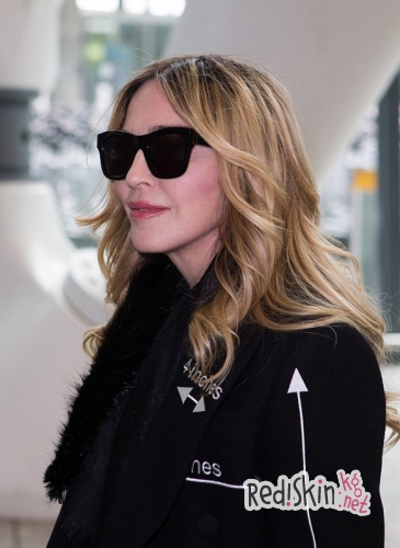 Мадонна прибыла в Лондон, чтобы уговорить Рокко вернуться в школу