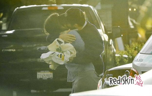 У Шайа ЛаБаф и Мии Гот все прекрасно. Они собираются пожениться