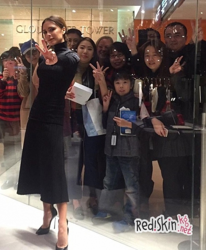 Занятия балетом окупаются: Виктория Бекхэм продемонстрировала идеальную растяжку