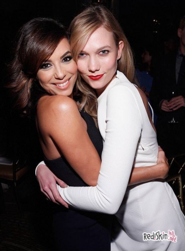 Возраст не помеха быть красивым и сексуальным: Энди МакДауэлл и Джулианна Мур на вечере L'Oreal